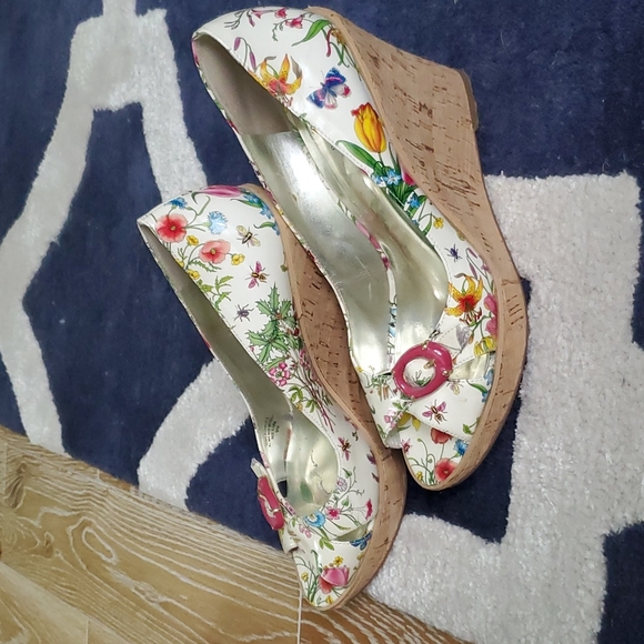Guess Open Toe Floral Wedge 9M - Picture 2 of 2